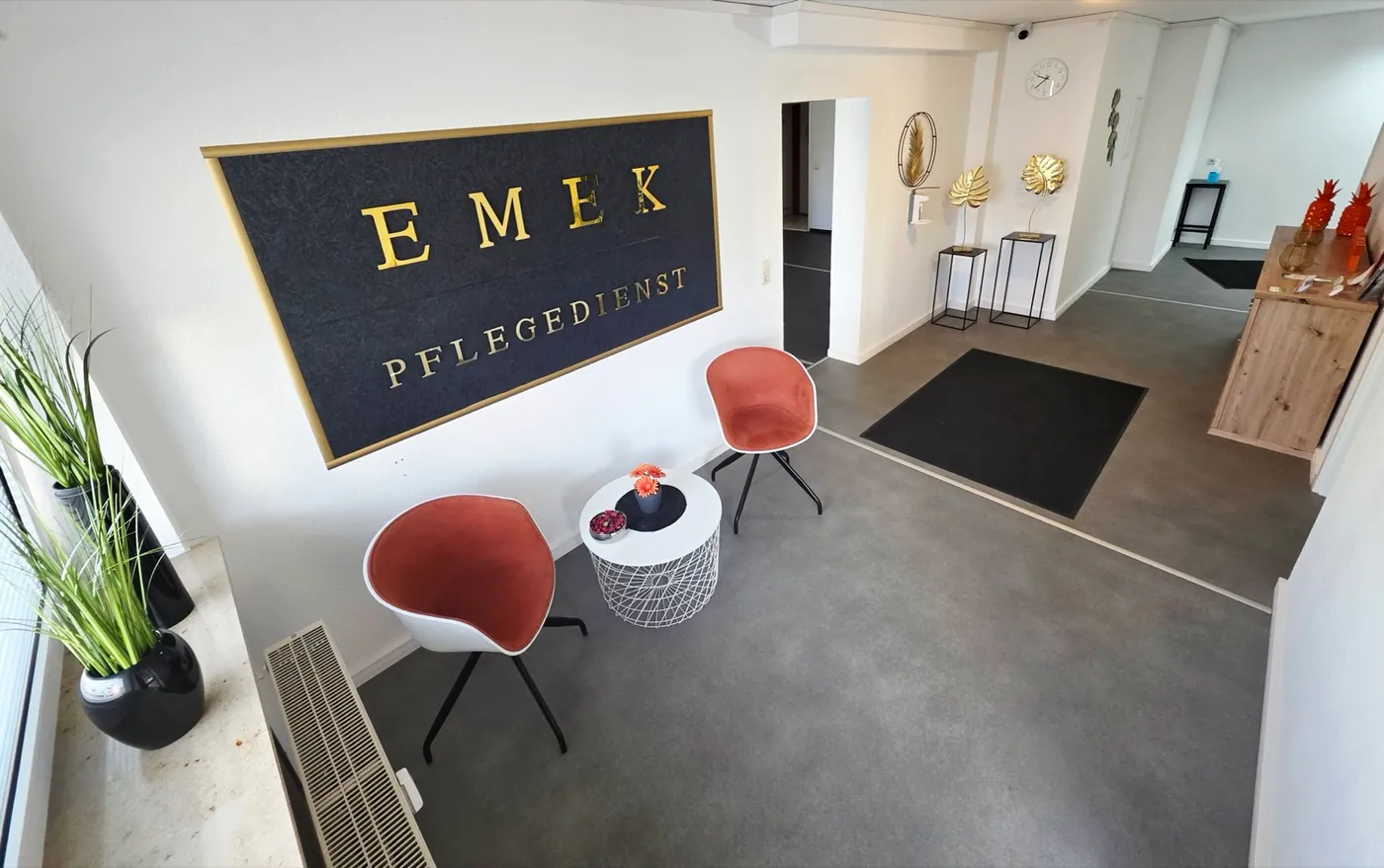 Der Empfangsbereich im EMEK Büro in der Weyerstraße 12 in Moers-Hülsdonk