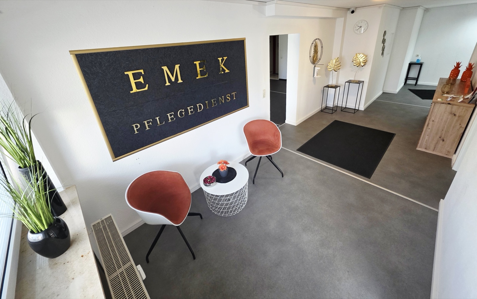 Der Empfangsbereich im EMEK Büro in der Weyerstr. 12 in Moers-Hülsdonk
